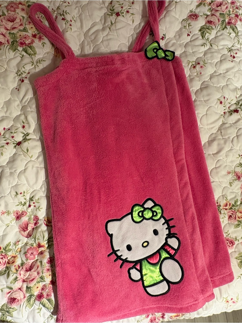 💚🎀 Vintage 2009 Hello Kitty Spa Shower Wrap! (RARE)